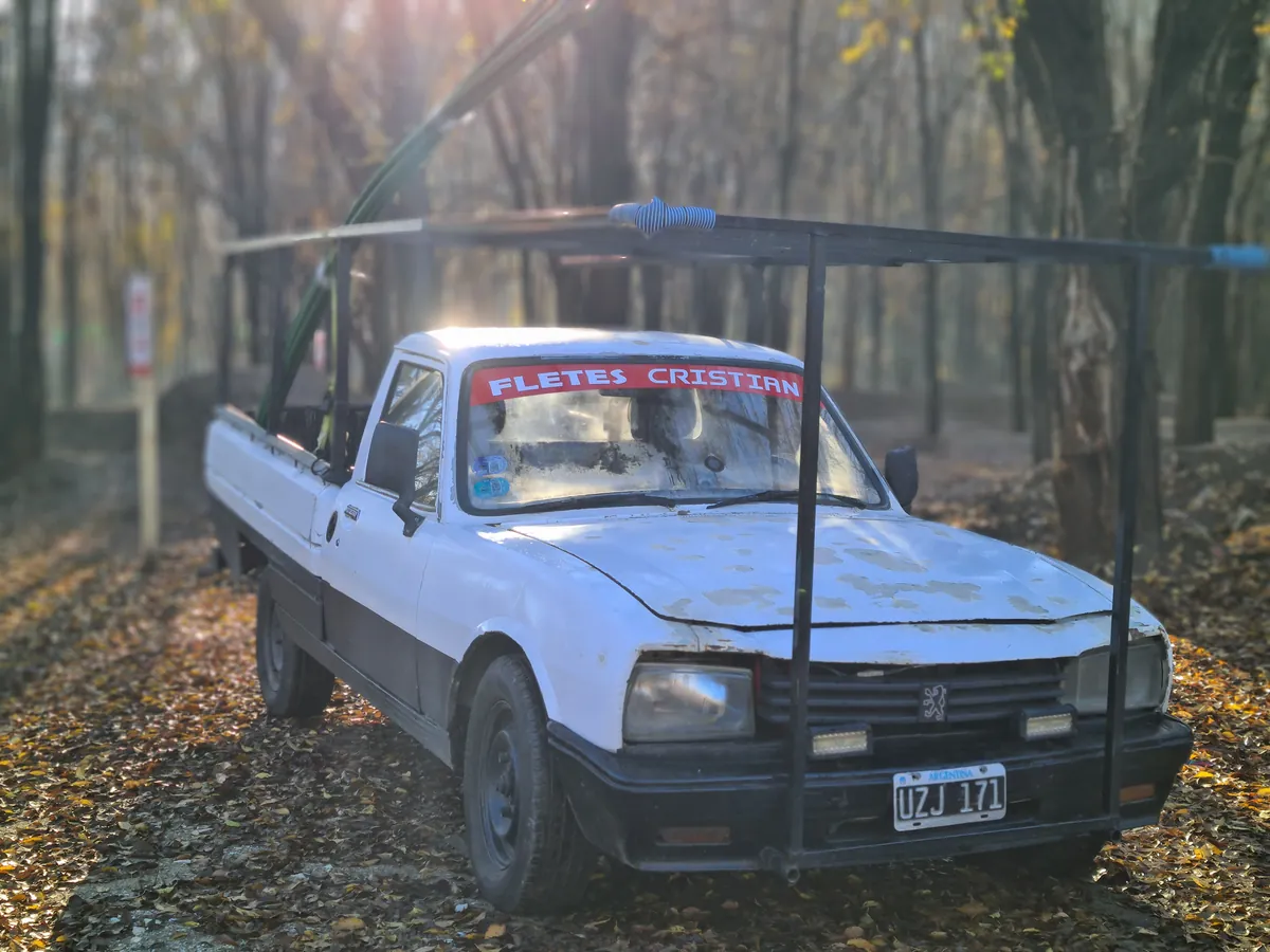 Pickup Peugeot 504 con estructura mudadera