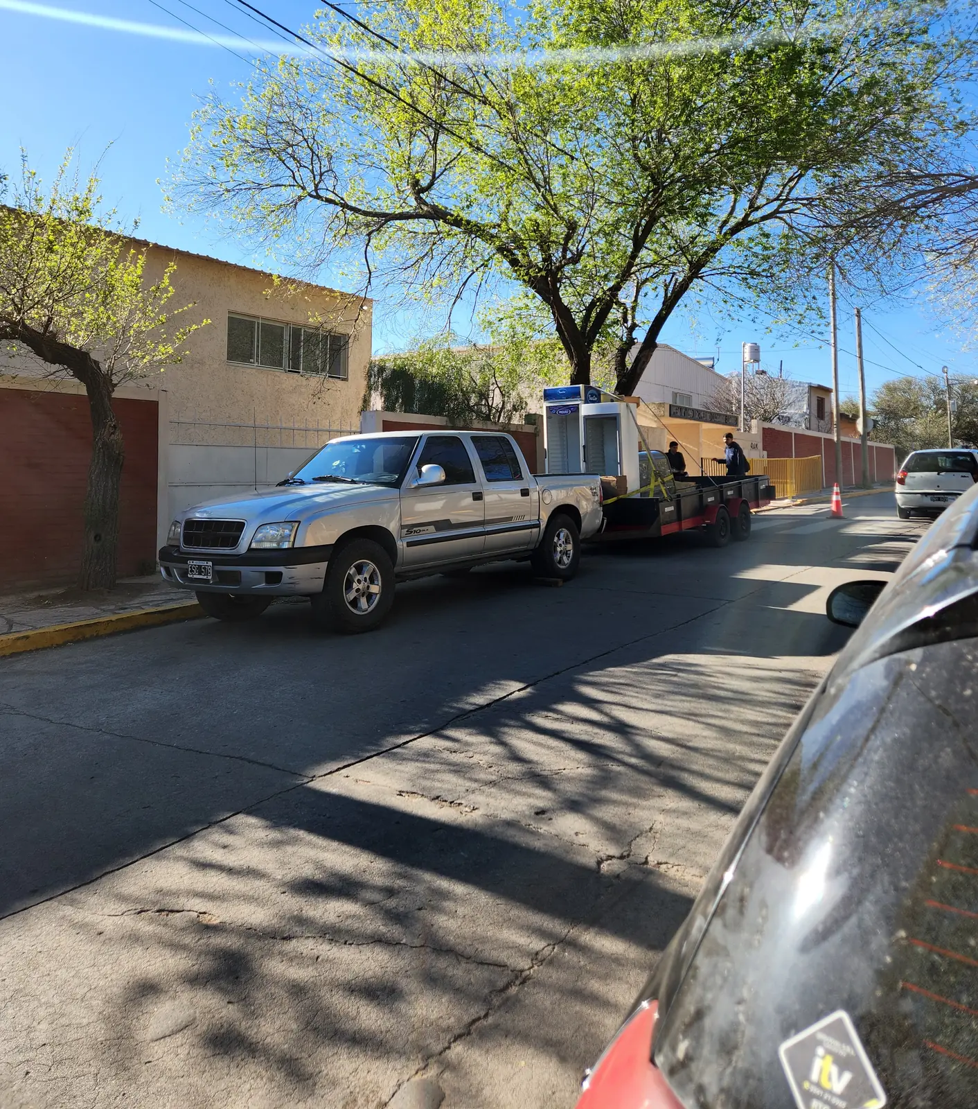 S10 con carretón en un flete comercial
